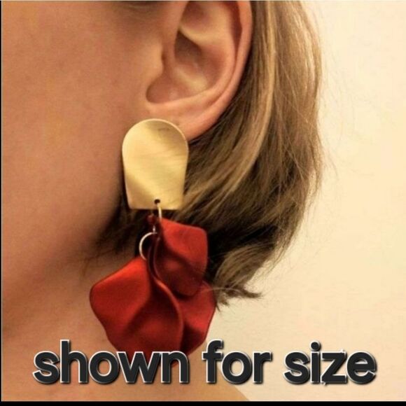 NEW Zara PINK ROSE PETAL EARRINGS - Picture 3 of 12